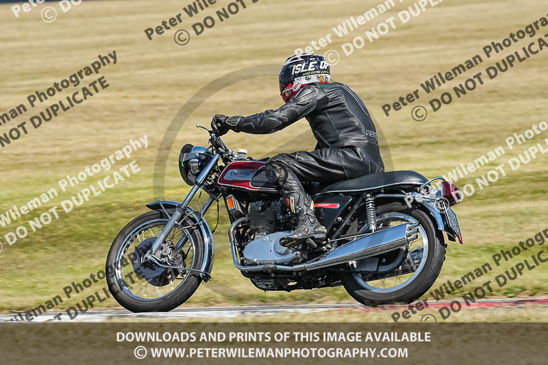 cadwell park;cadwell park photographs;cadwell trackday photographs;enduro digital images;event digital images;eventdigitalimages;peter wileman photography;racing digital images;trackday digital images;trackday photos